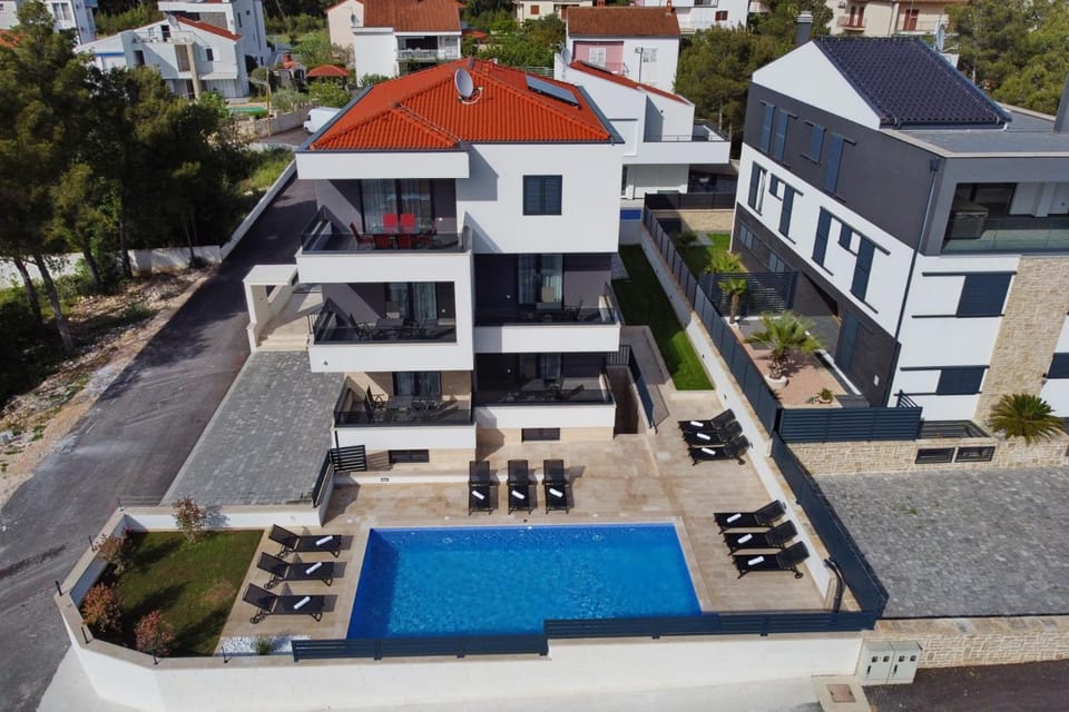 Property building, Swimming pool