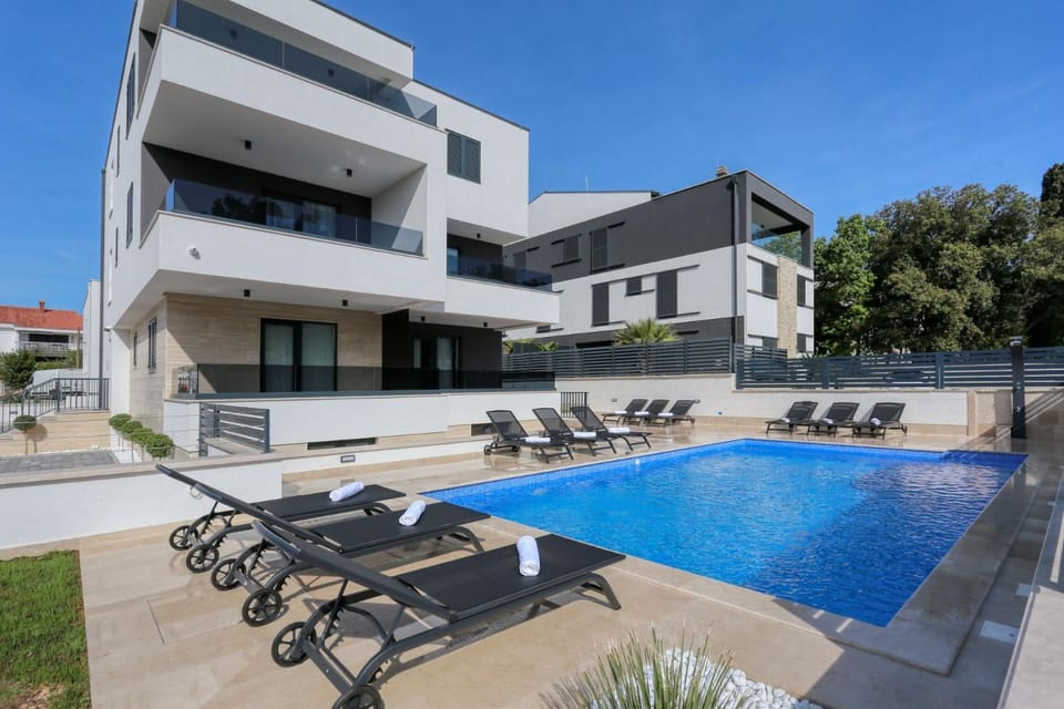 Property building, Swimming pool