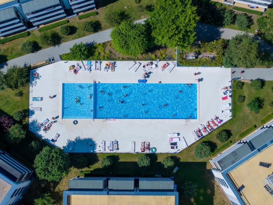 Swimming pool, Swimming pool