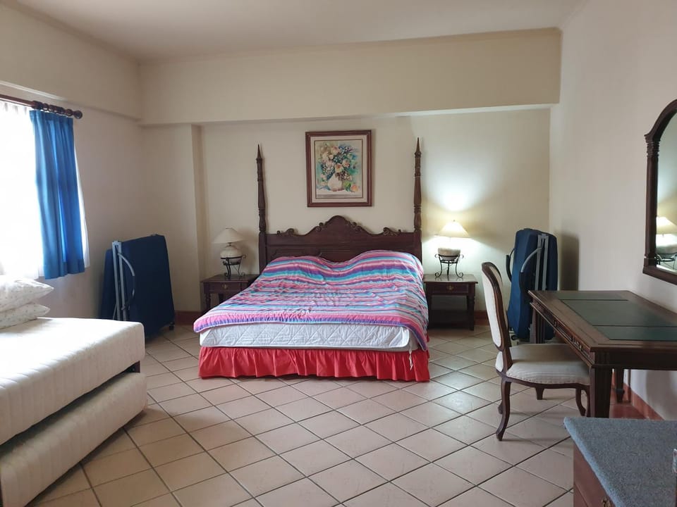 Apartemen Marbella anyer tower sadewa lt 5 view kolam renang & laut Apartment in Indonesia