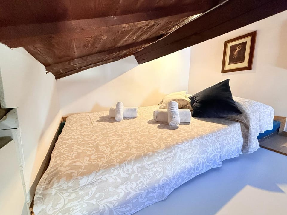 Rione VI Loft Apartment in Rome