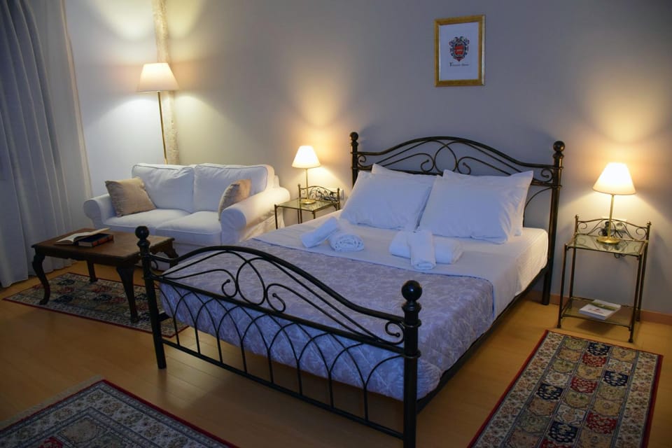 Seating area, Bedroom