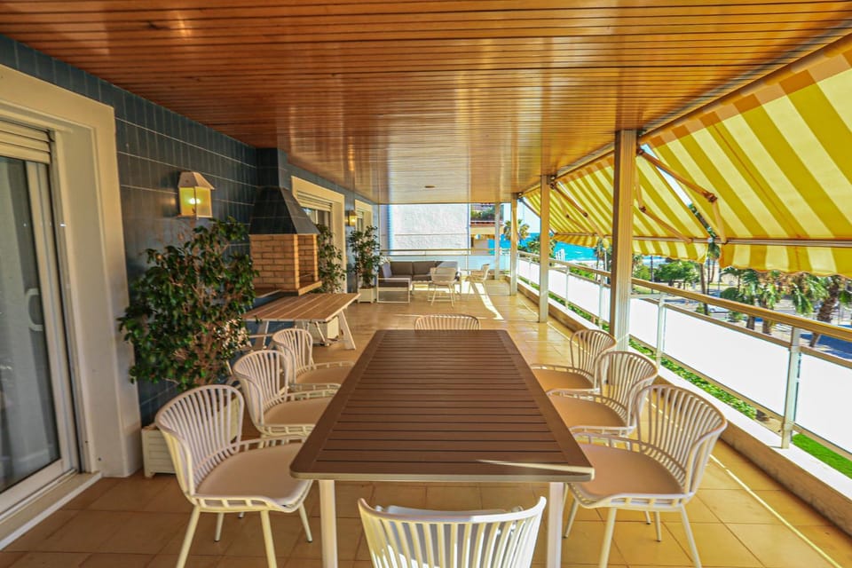 LITORAL COSTA DORADA - AQUARIUM Only families Apartment in Cambrils