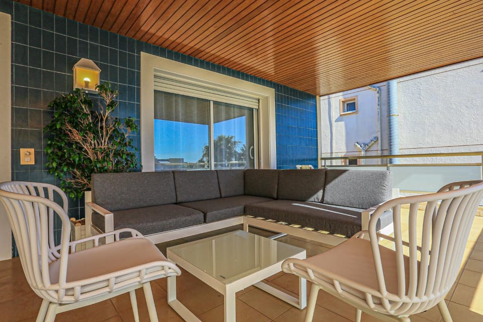 LITORAL COSTA DORADA - AQUARIUM Only families Apartment in Cambrils