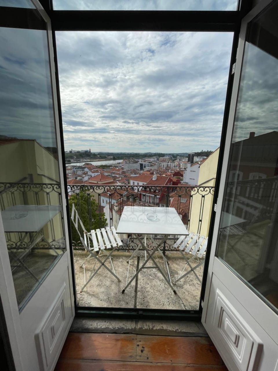 Balcony/Terrace, City view, River view, Street view