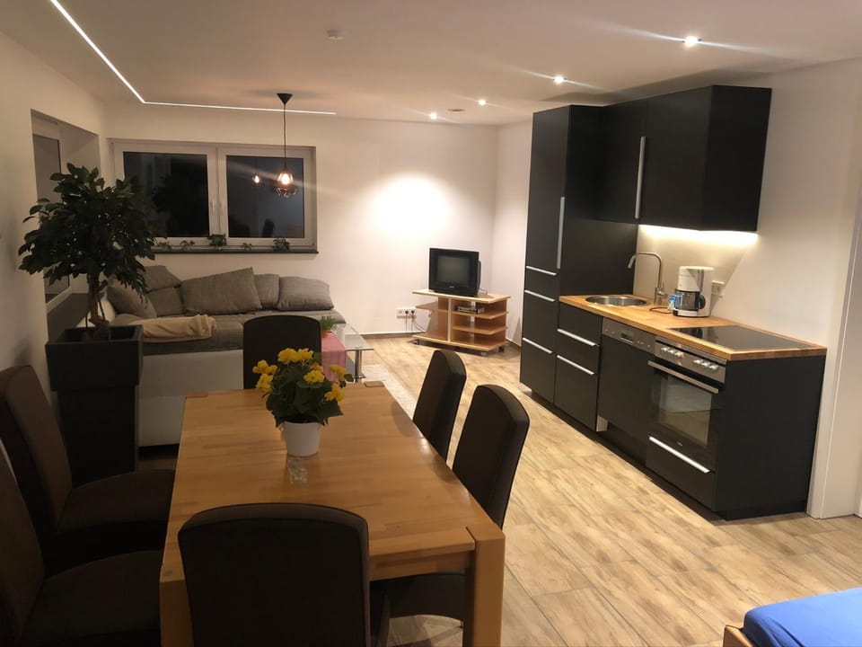 TV and multimedia, Kitchen or kitchenette, Living room, Seating area