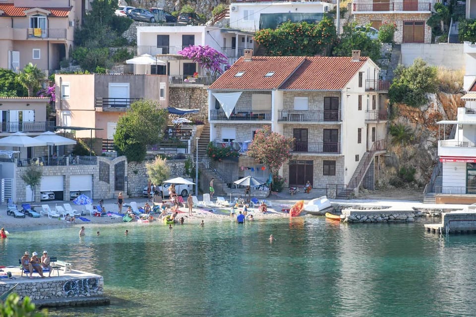 Beach, Location
