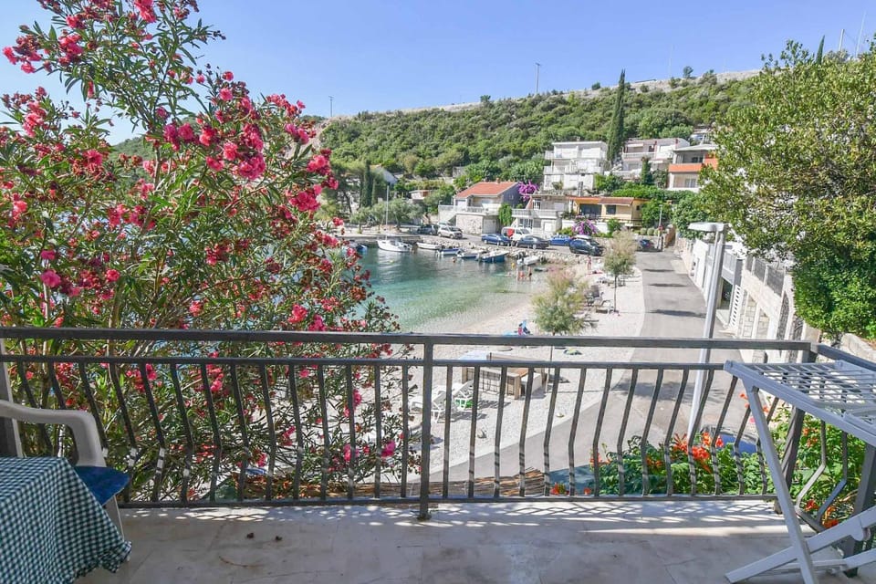View (from property/room), Balcony/Terrace, Beach