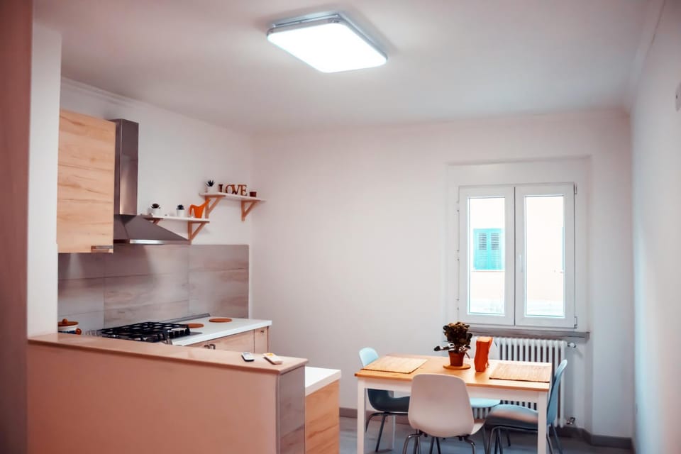 Kitchen or kitchenette, Dining area, Communal kitchen
