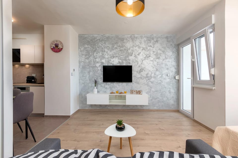 Communal lounge/ TV room, TV and multimedia, Living room, Seating area