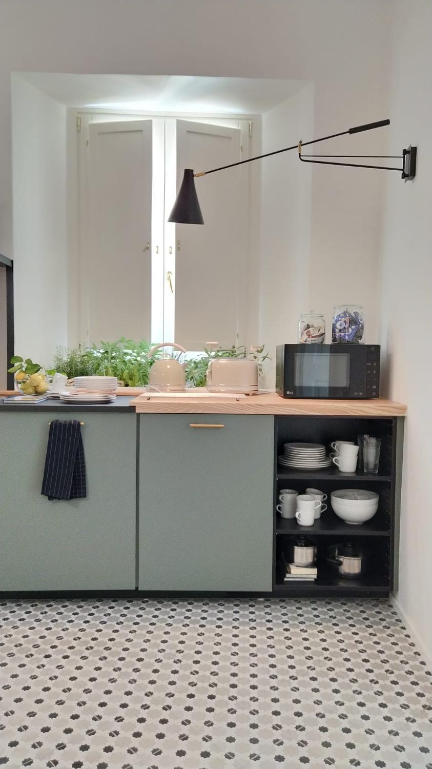 Kitchen or kitchenette, Dining area