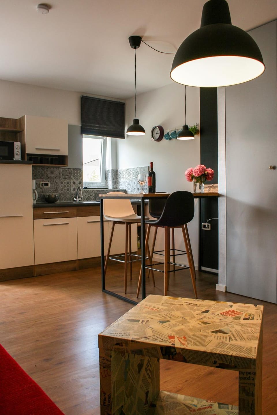 Coffee/tea facilities, Kitchen or kitchenette, Living room, Dining area