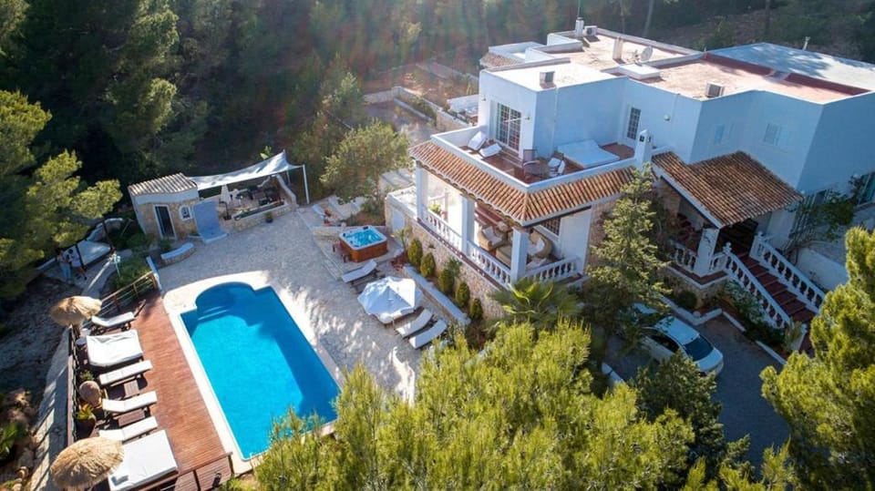 Property building, Day, Bird's eye view, Pool view, Swimming pool, sunbed