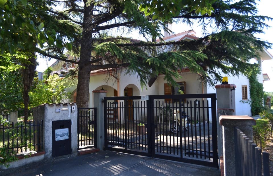 Property building, Facade/entrance