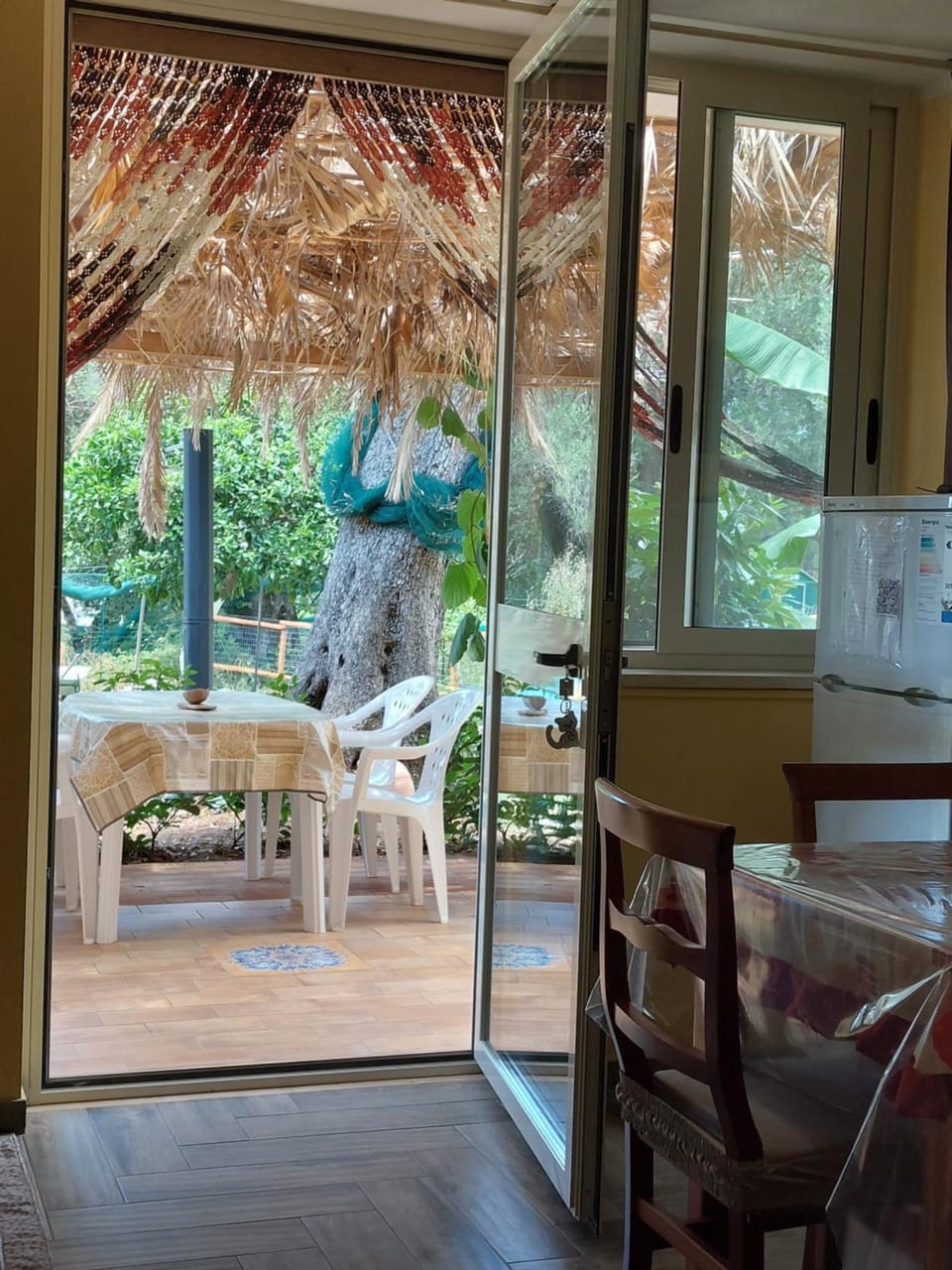 Dining area, kitchen