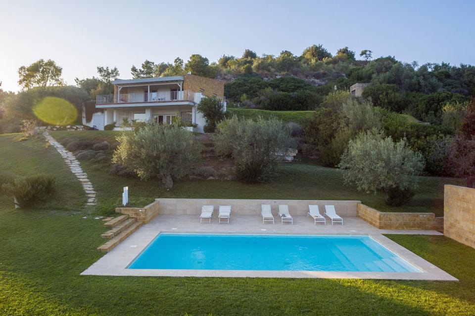 Property building, Garden, Swimming pool