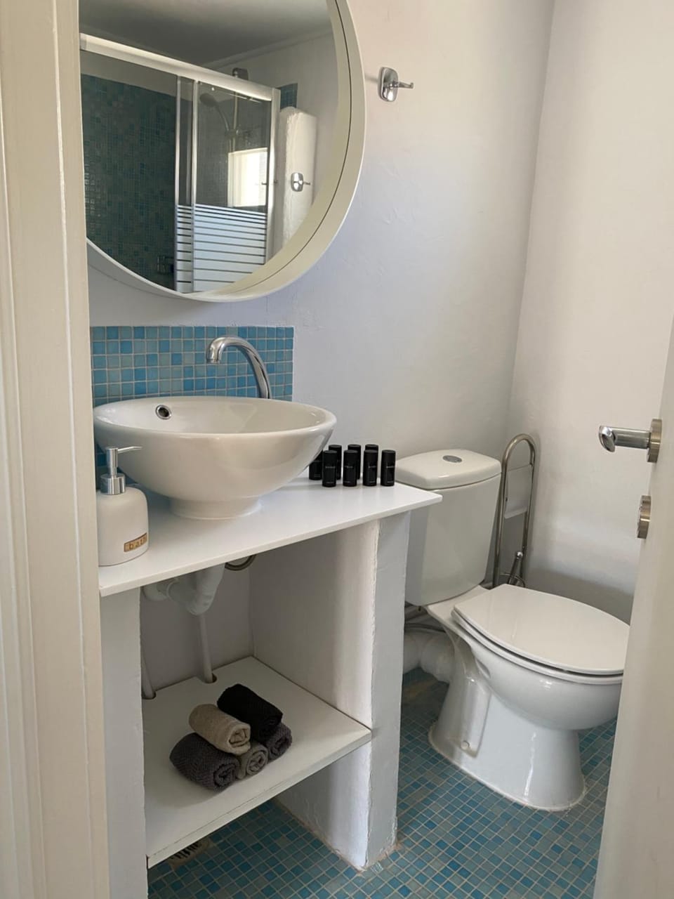 Bathroom, towels