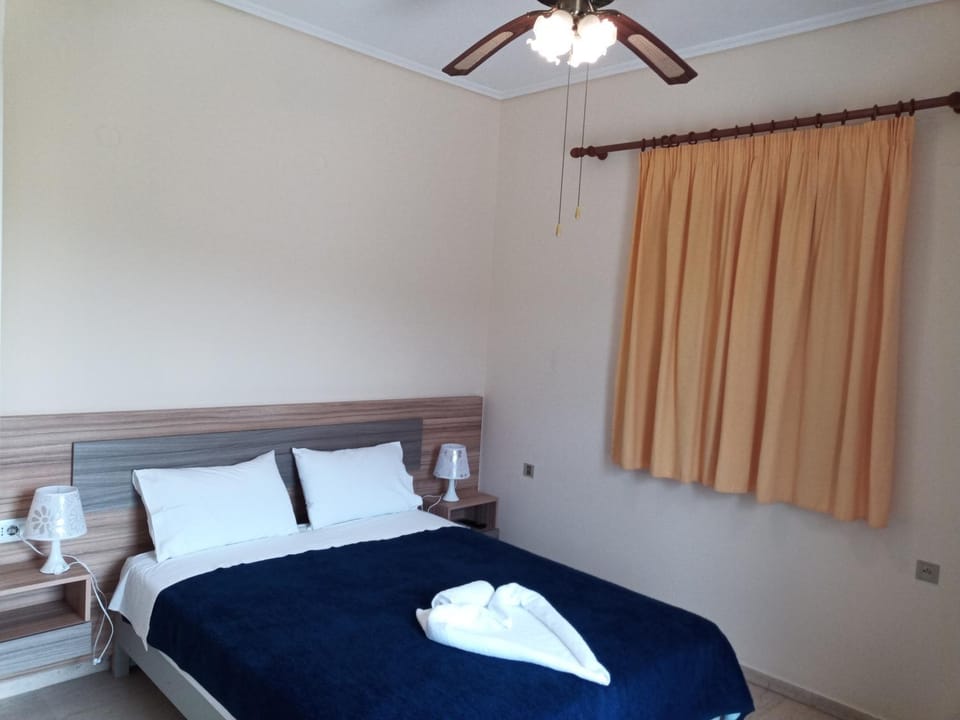 Bed, Bedroom, fireplace