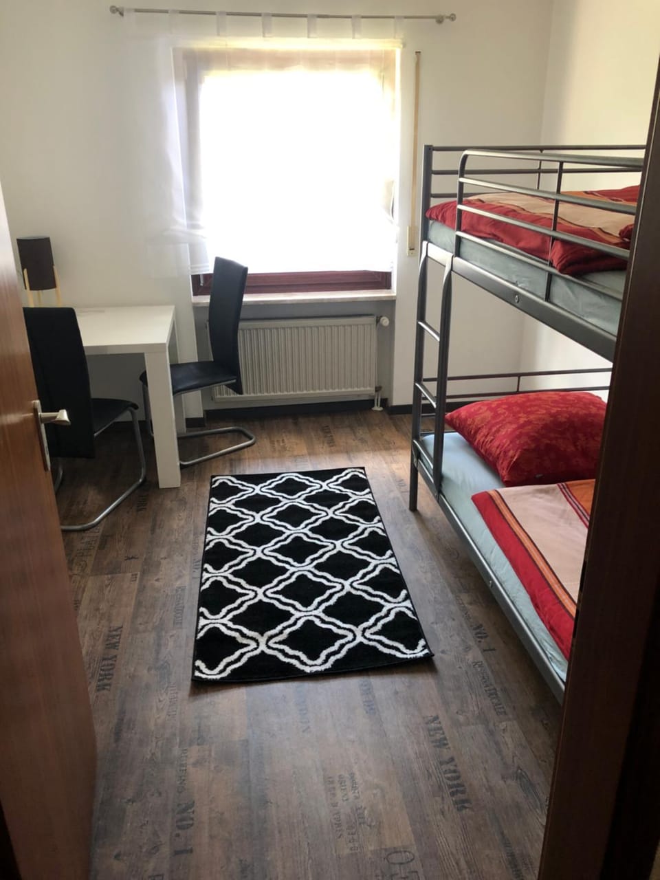 Seating area, Bedroom, bunk bed
