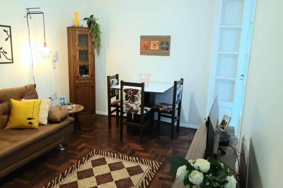 Amplo, aconchegante e pertinho de tudo Apartment in Porto Alegre