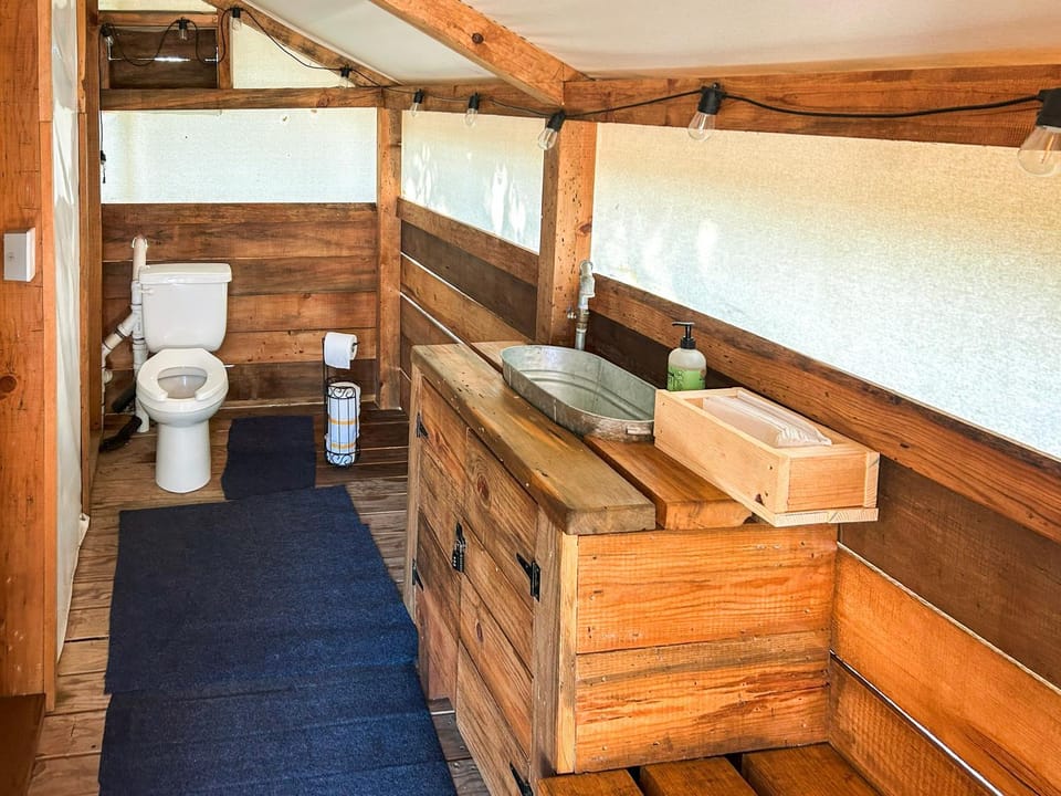 SoCal Camping Nature lodge in Sierra Nevada