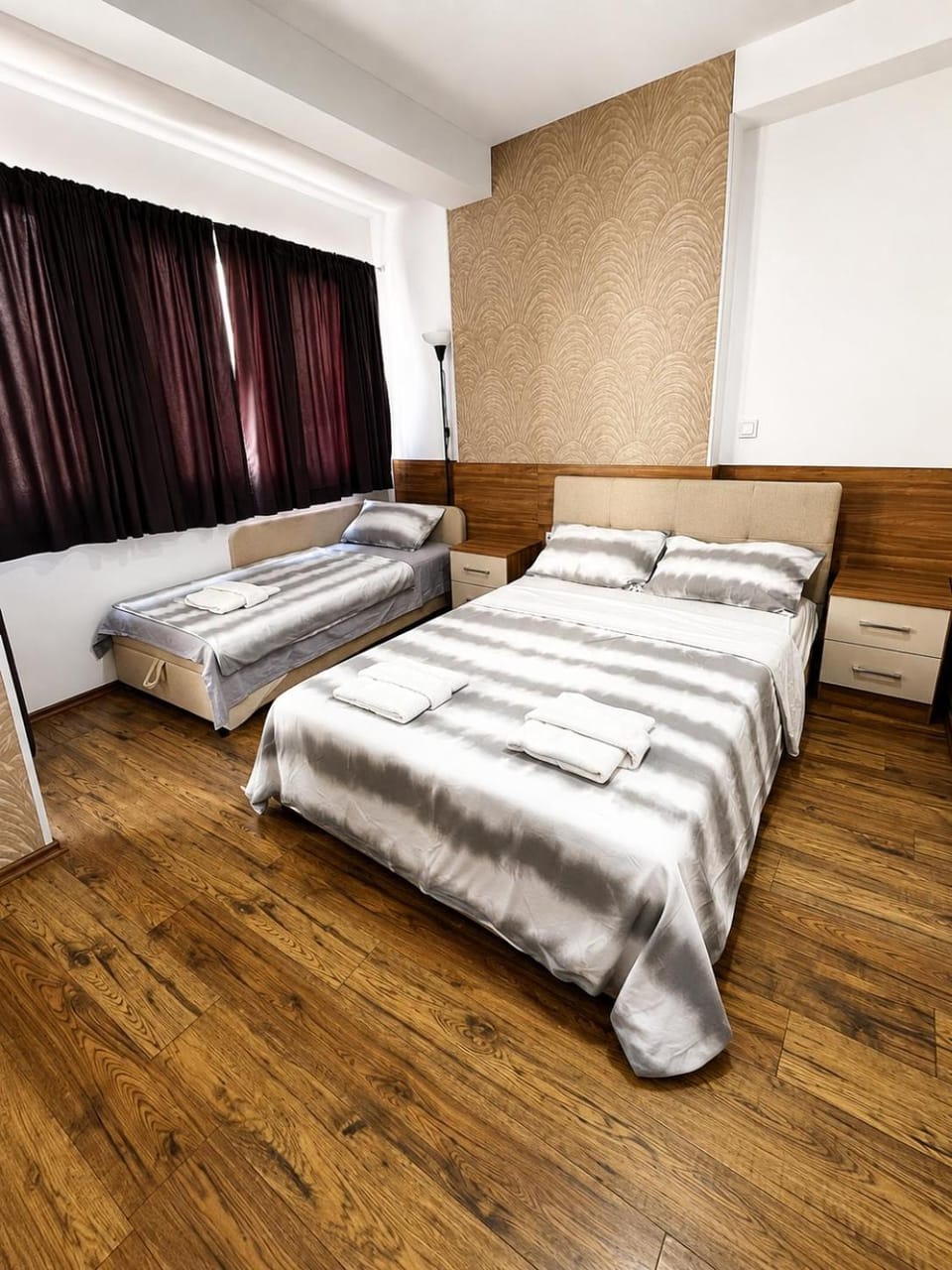 Bed, Bedroom, towels