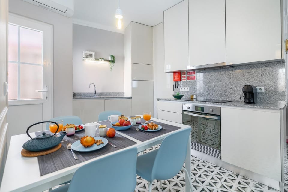 Coffee/tea facilities, Kitchen or kitchenette, Food and drinks, Dining area, minibar, pet friendly, stove, toaster