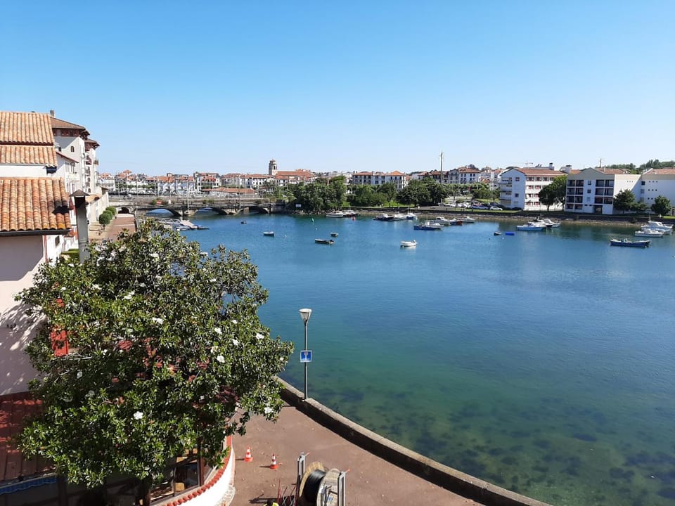 Ciboure : T4 spacieux avec balcon et véranda, proche golf - FR-1-239-554 Apartment in Ciboure