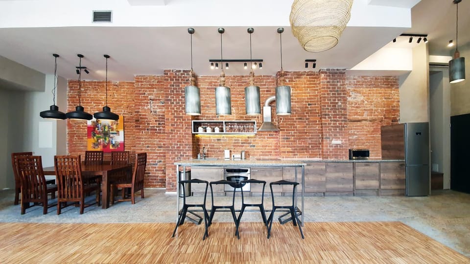 Kitchen or kitchenette, Dining area