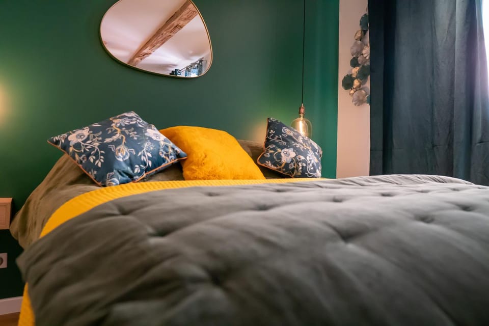 studio coeur de ville neuf et design tt equipé parking gratuit Apartment in Sanary-sur-Mer