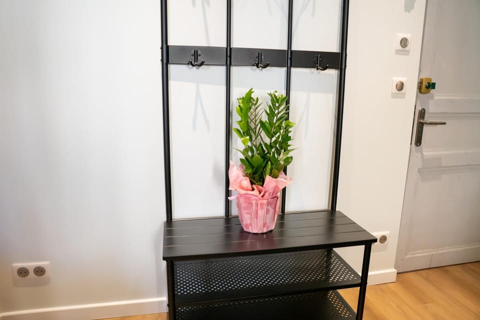 studio coeur de ville neuf et design tt equipé parking gratuit Apartment in Sanary-sur-Mer
