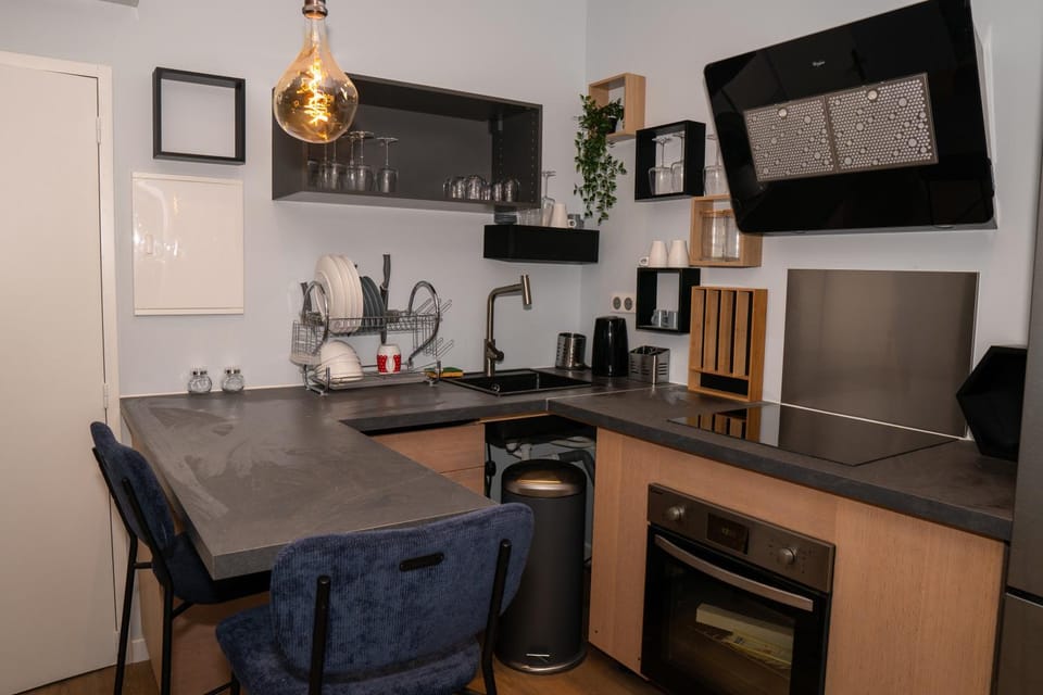 coeur de ville t2, terrasse, clim tt équipe, parking Apartment in Sanary-sur-Mer