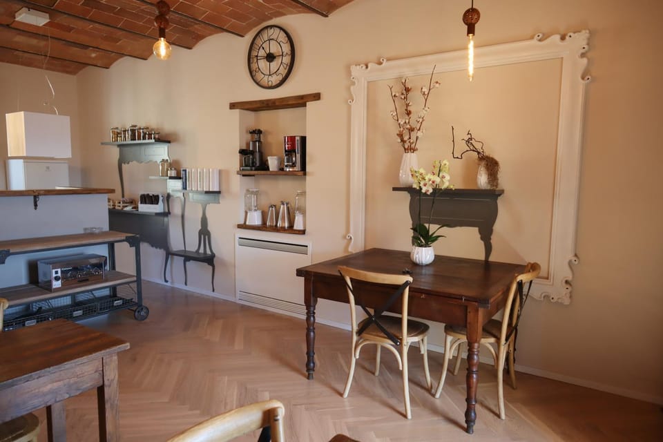 Communal kitchen, Breakfast, Internal: Not applicable to any particular room