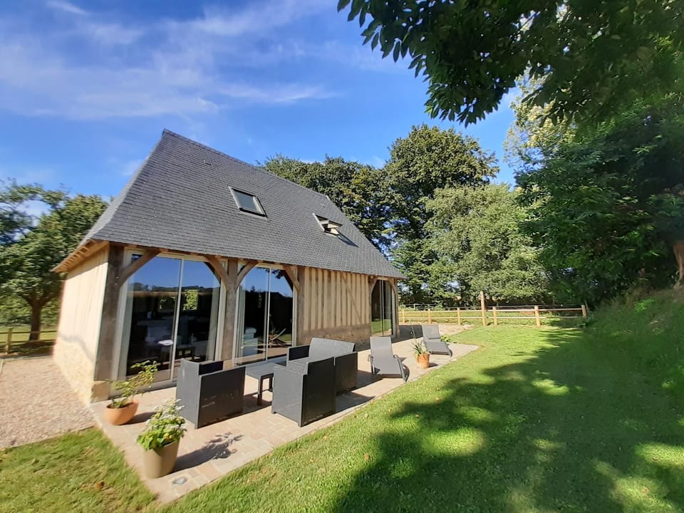 Facade/entrance, Balcony/Terrace