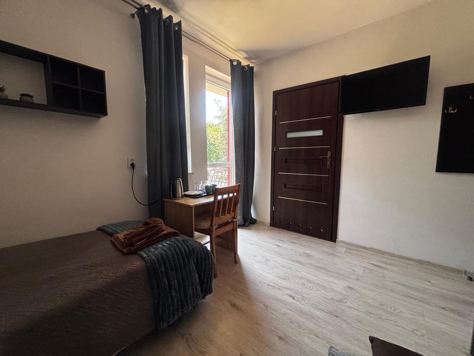 Bed, TV and multimedia, Photo of the whole room