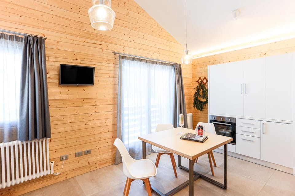 Dining area, Lunch