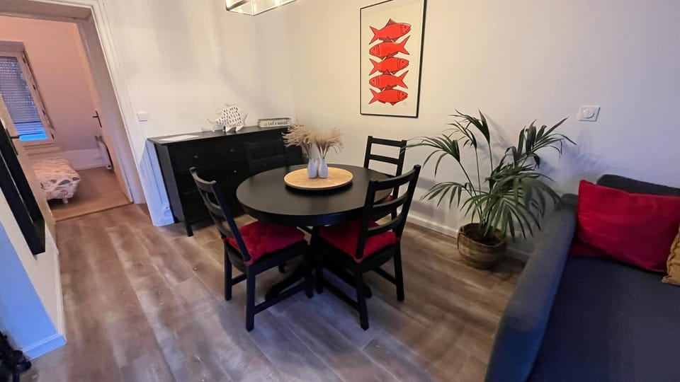 Quartier historique 100m plage WIFI Apartment in Normandy