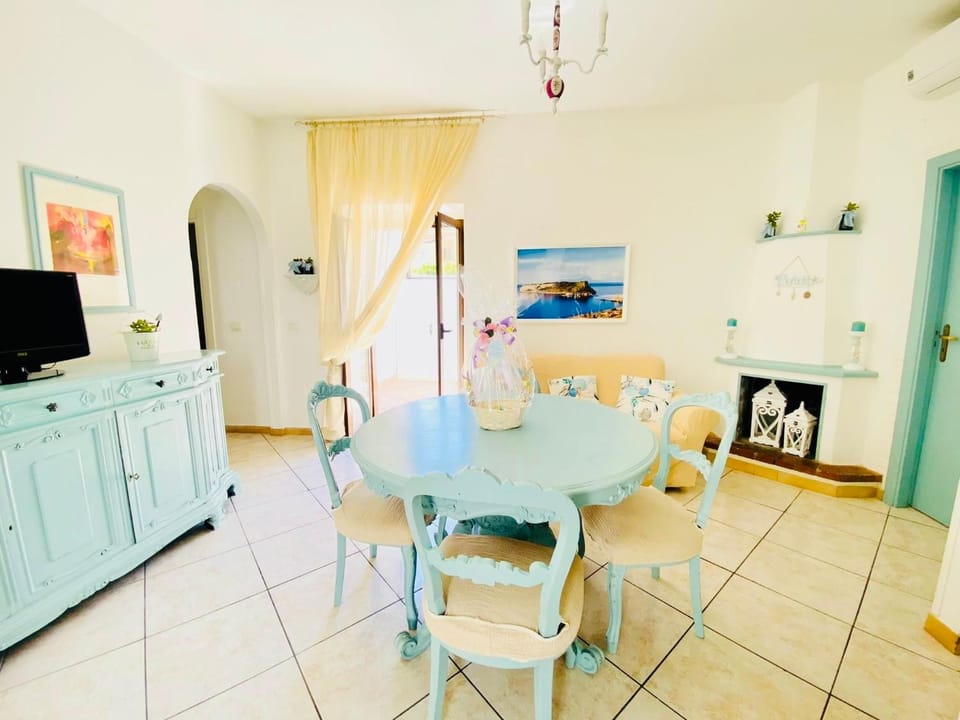 TV and multimedia, Living room, Dining area