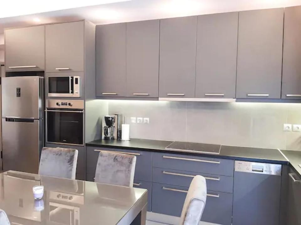 ΠΟΛΥΤΕΛΕΣ ΔΙΑΜΕΡΙΣΜΑ ΣΤΗΝ ΑΥΛΙΔΑ ΕΥΒΟΙΑ Apartment in Euboea