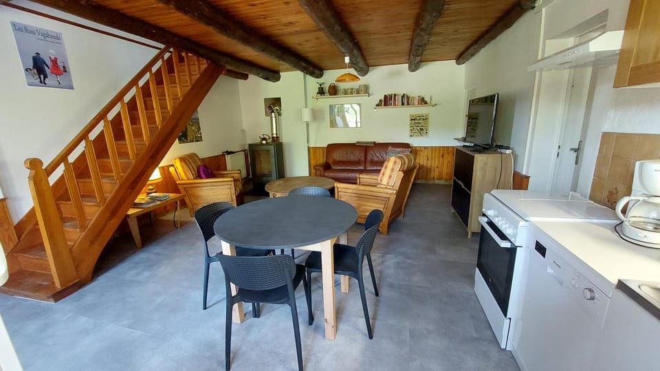 CHARMANTE MAISON A LA CAMPAGNE AU COEUR DES PREMIERS VOLCANS House in Auvergne-Rhône-Alpes
