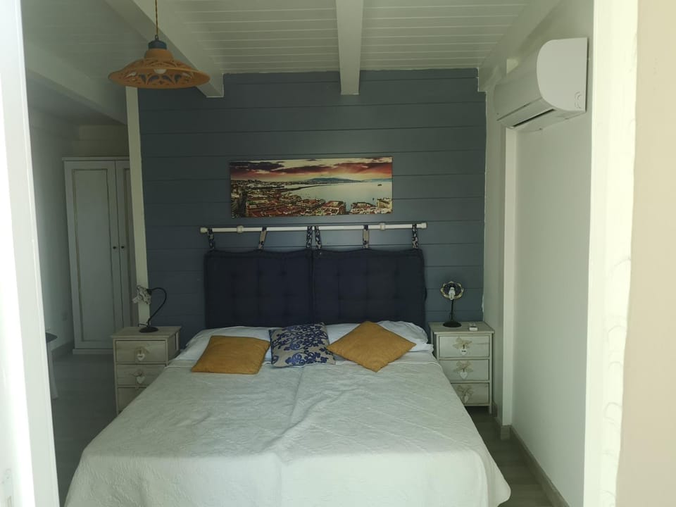 Bed, Bedroom, towels, wardrobe, air conditioner