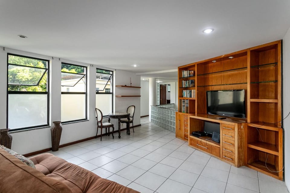 Communal lounge/ TV room, Living room, Dining area