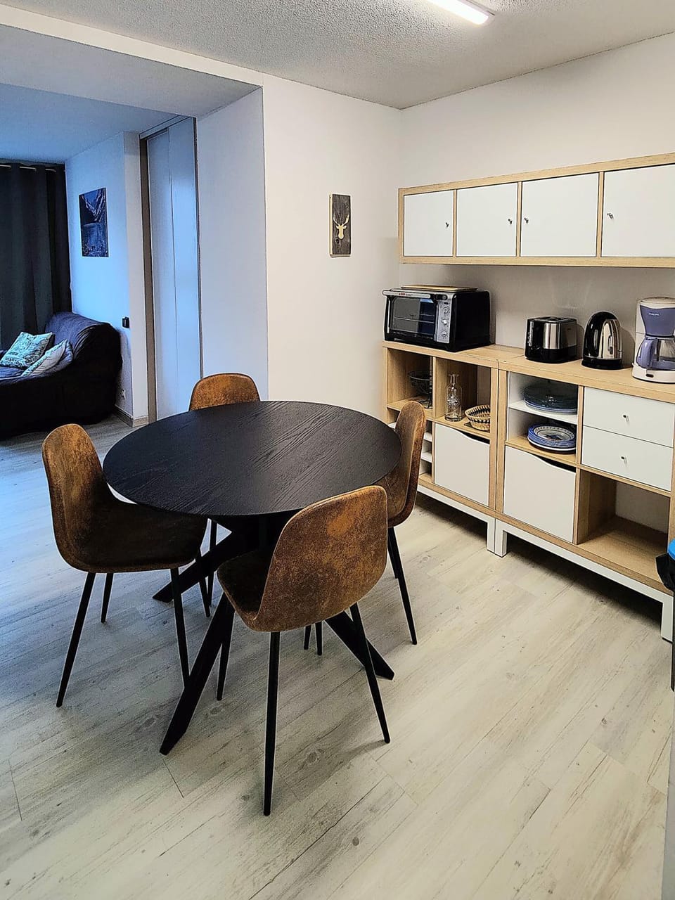 Coffee/tea facilities, Kitchen or kitchenette, Dining area