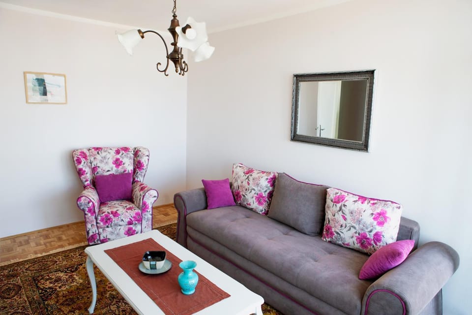 Living room, Photo of the whole room, Seating area