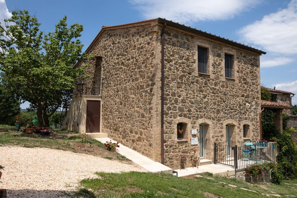 Facade/entrance, View (from property/room)