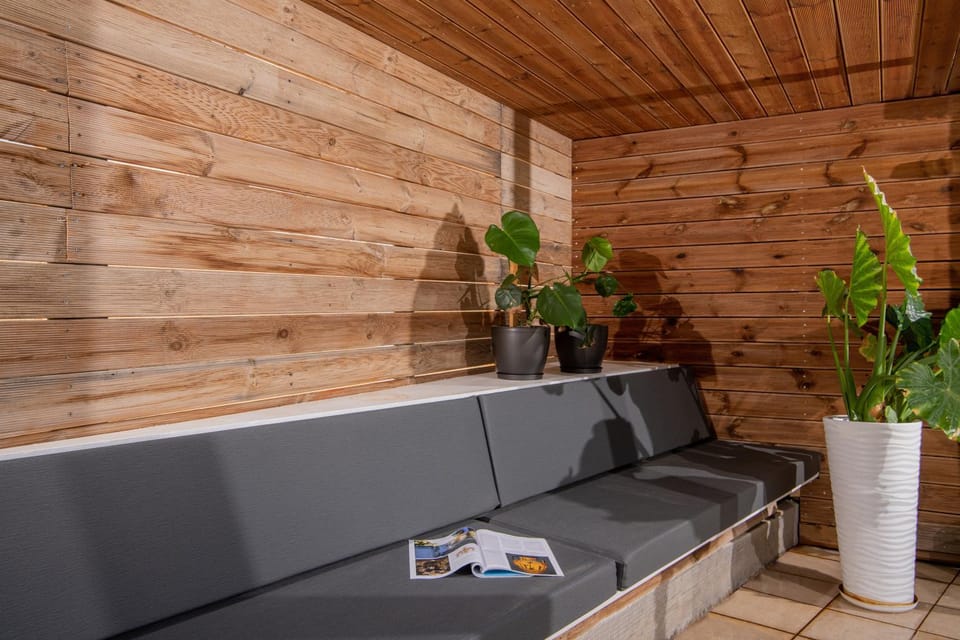 Seating area, City view, Garden view, Street view, Quiet street view