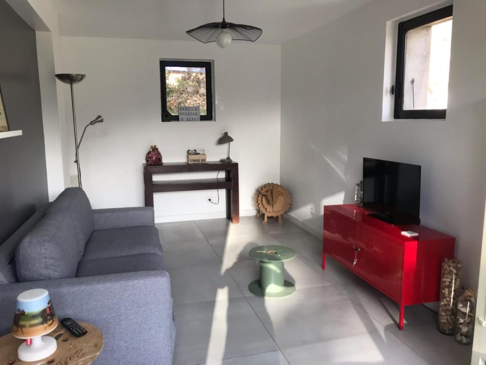 Dans la Pouncho d’Agast House in Occitanie