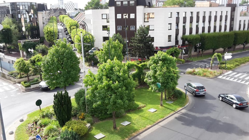 Day, Street view