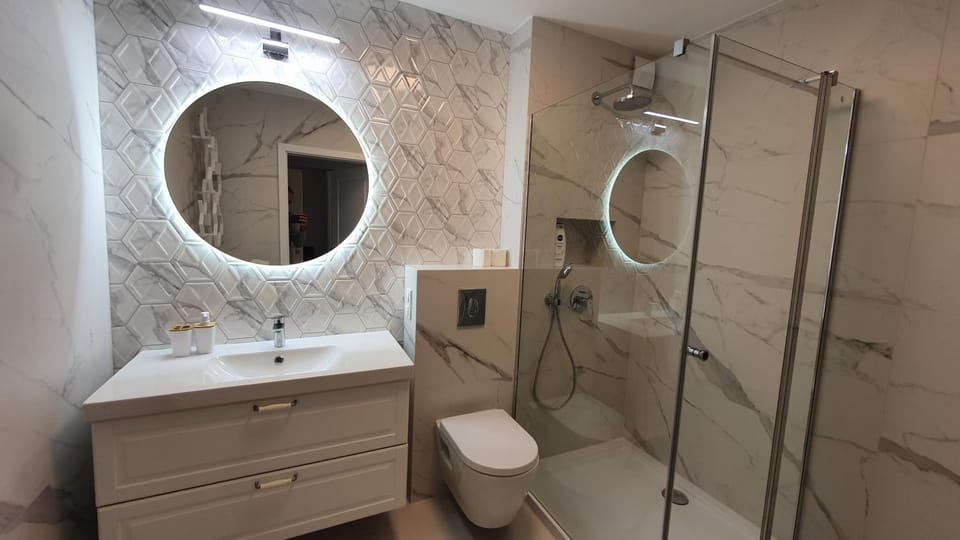 Shower, Toilet, Bathroom
