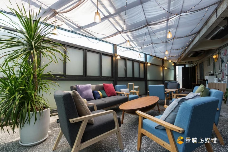Communal lounge/ TV room